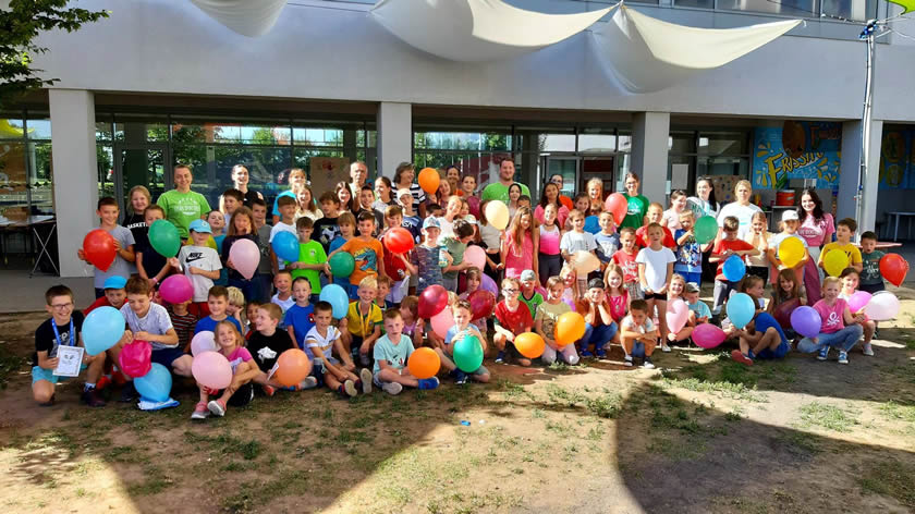 Boldogan búcsúzik a sportközpont nyári táborozó gyermekeitől